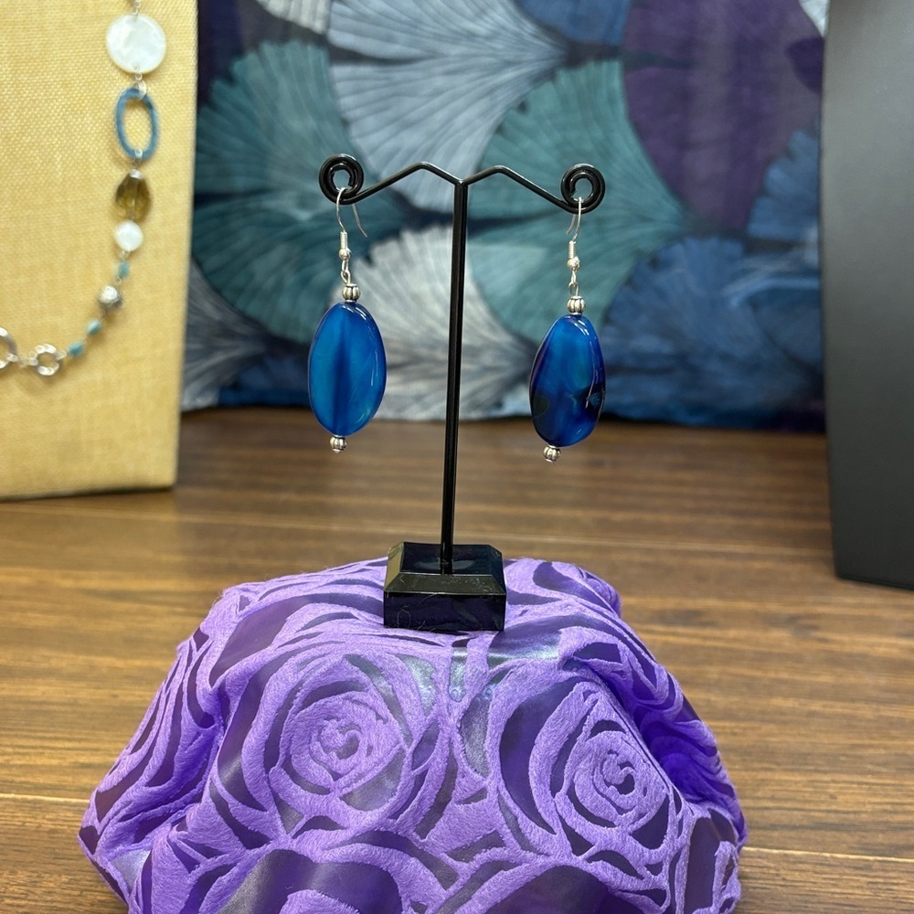 Chic Sapphire Blue Oval Earrings